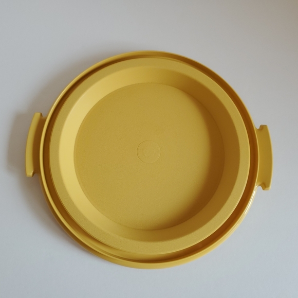 Tupperware Harvest Gold Pie / Cake Carrier with Carrying Strap - Picture 4 of 8